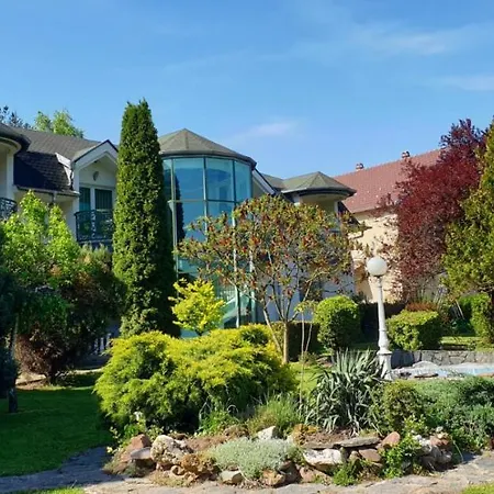 Veliki Raj Resort *